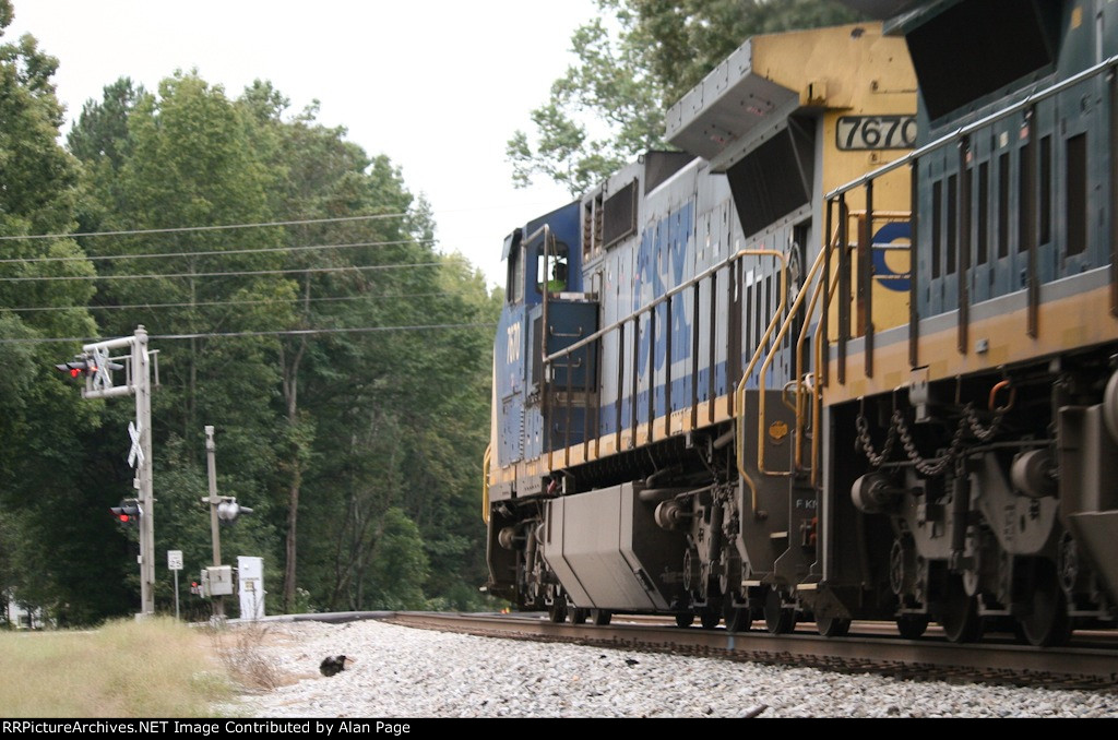 CSX C40-8W 7670 approaches Flat Shoals Road